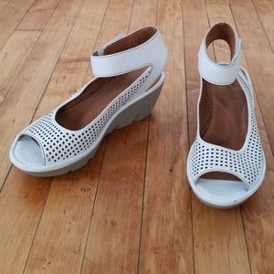 Clarks Artisan leather wedge sandals Size 7.5